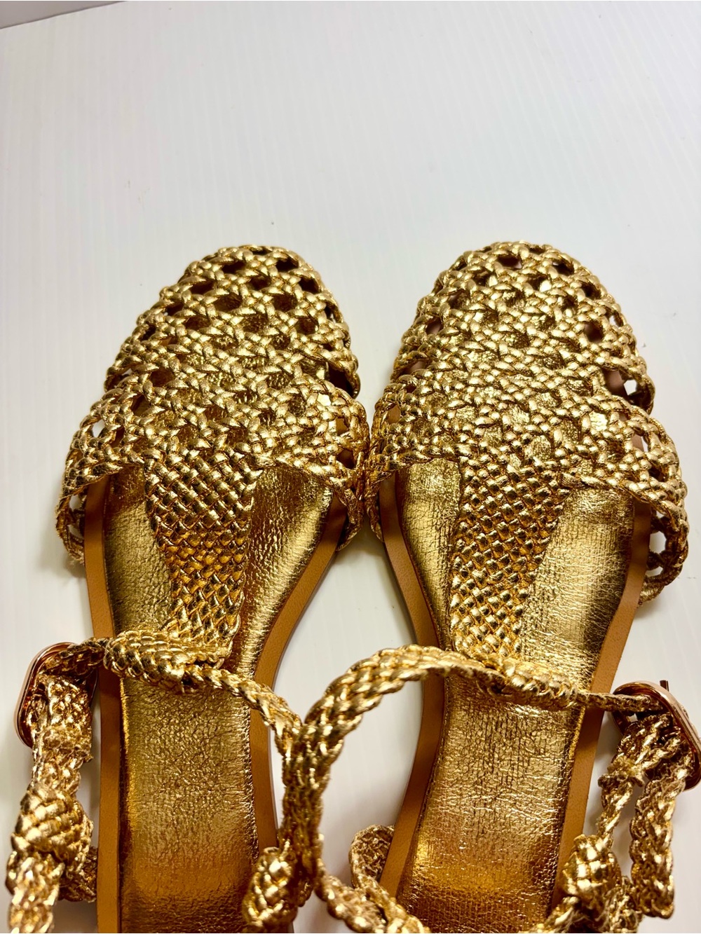 ZARA CUTE GOLD SHOES. - Picture 4 of 8